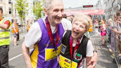 HoldingHandsMarathon3_216750.jpg
