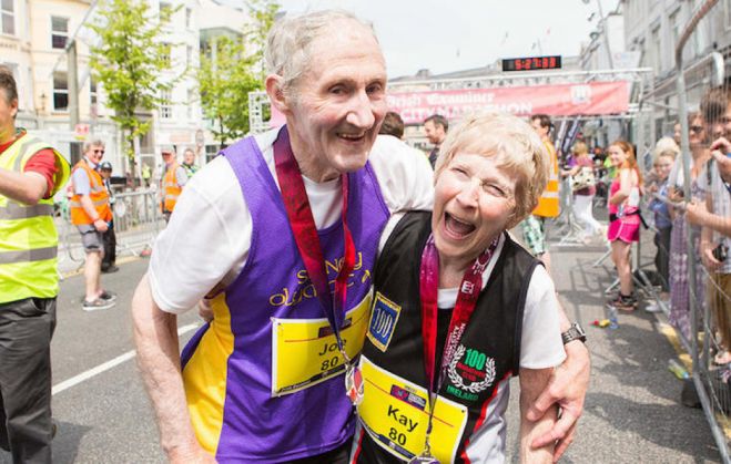 Emoţionant. Un cuplu a aniversat 57 de ani de căsnicie alergând la un maraton 1 HoldingHandsMarathon3_216750.jpg