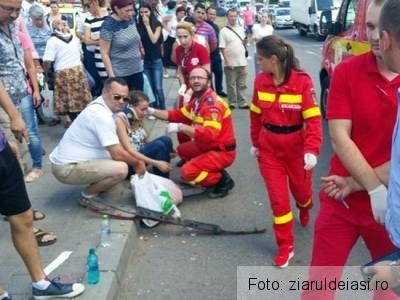 O șoferiță începătoare a făcut prăpăd într-o stație de autobuz! Șapte persoane au fost rănite (FOTO) 1 accidentiasi_10.jpg