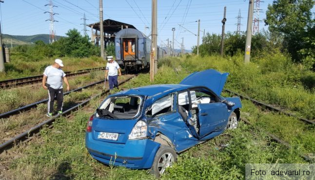 Autoturism lovit de tren! (FOTO) 1 accidenttren_2.jpg
