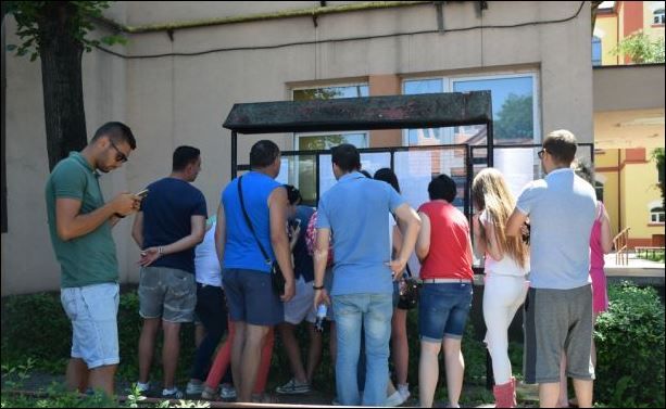 BAC 2016. 656 de candidaţi BRAŞOVENI au cerut recorectarea a 930 de lucrări 1 afisrezbac.jpg