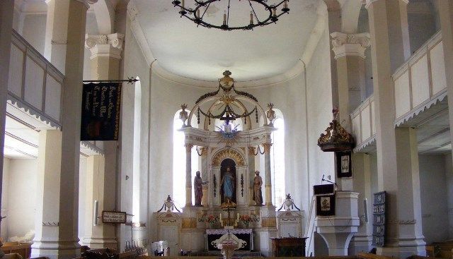 bisericasanpetruinterior.jpg