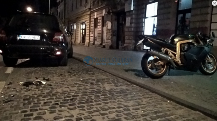IMPACT. A intrat cu motocicleta într-un autoturism cu numere de Braşov (FOTO)! 1 brasovean cluj_217512.png