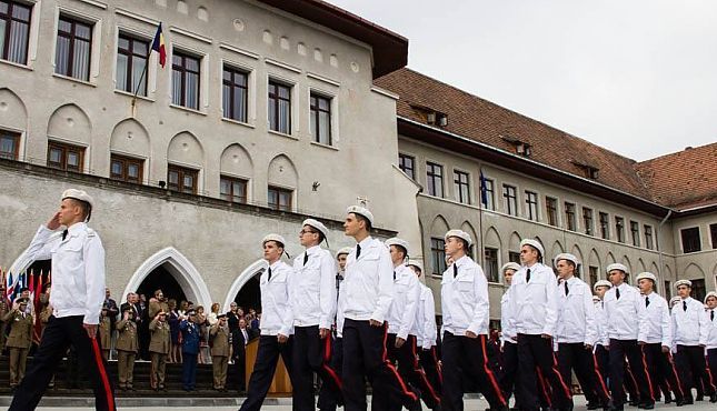 Liceenii de a X-a şi a XI-a se pot transfera la un colegiu militar 1 colegiulmilitarlicealcraiova.jpg