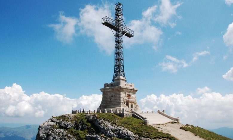 Crucea Eroilor de pe Masivul Caraiman va trece în administrarea MAN şi va fi reabilitată cu fonduri de la bugetul de stat 1 crucea-caraiman.jpg