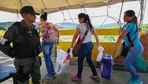 NEBUNIE la frontiera venezueleano-columbiană!!! Mii de oameni au trecut granița!!! 1 frontier.jpg