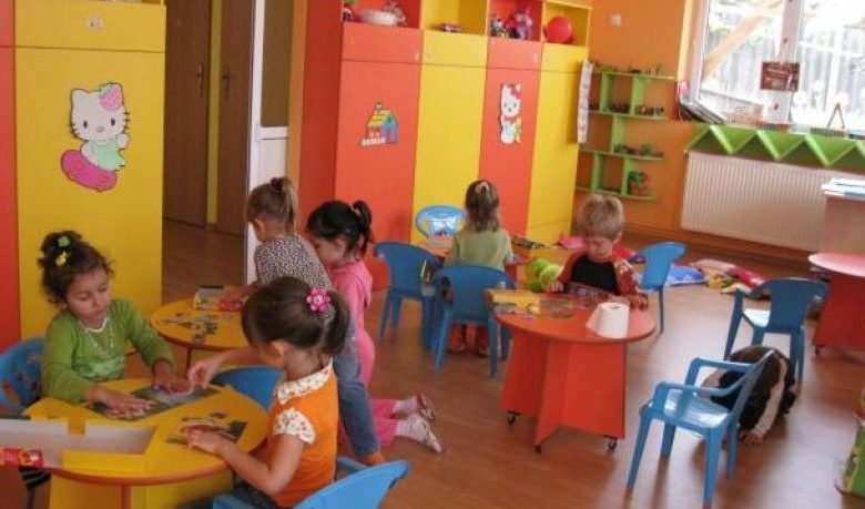 BRAȘOV. Caravană pentru aducerea tuturor copiilor la grădiniță 1 gradinitacopii.jpg