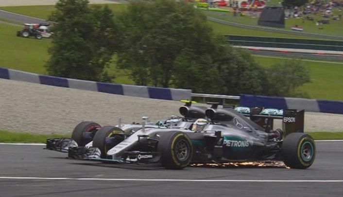 FORMULA 1. Piloții Mercedes s-au lovit în ultimul tur în Austria. Hamilton, victorie importantă 1 hamros.jpg