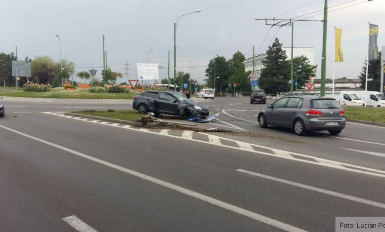 BRAȘOV. Accident! Două mașini s-au ciocnit! Foto 1 img-20160703-wa0000.jpg