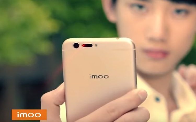 Apar detalii despre viitorul smartphone imoo 1 imoo-back.jpg