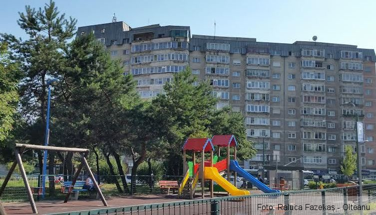 BRAȘOV. Primăria amenajează încă două locuri de joacă, în oraș 1 joaca.jpg