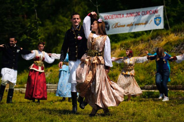 Brașov. Jocul Junilor Curcani, la Crucea Muşicoiului 1 juni3_216360.jpg