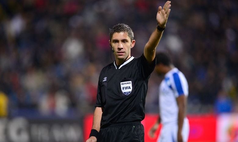 Radu Petrescu arbitrează Steaua - Dinamo 1 radupetrescu.jpg