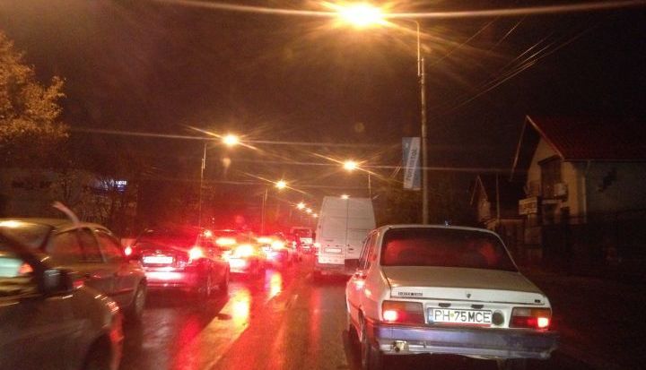 Trafic îngreunat din cauza șoferilor gură-cască 1 trafic-ingreunat.jpg