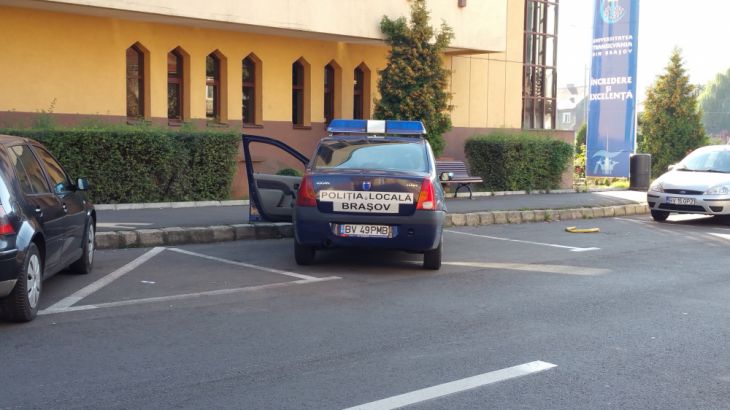 UPDATE. Brașov. Atenționare scrisă pentru rutieristul de la Locală care a parcat neregulamentar 1 20160825_085826_219854.jpg