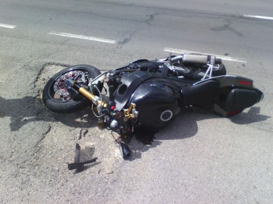 BRAȘOV. Motociclist ajuns pe un pat de spital din vina unui șofer indisciplinat 1 accident stupini 2_219123.jpg