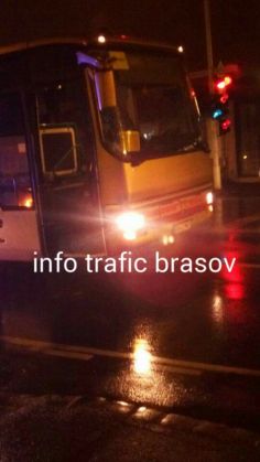 Update. BRAȘOV. Pieton lovit de autobuz, în zona Pieței Tractorul! 1 accident tractorul 2_218305.jpg