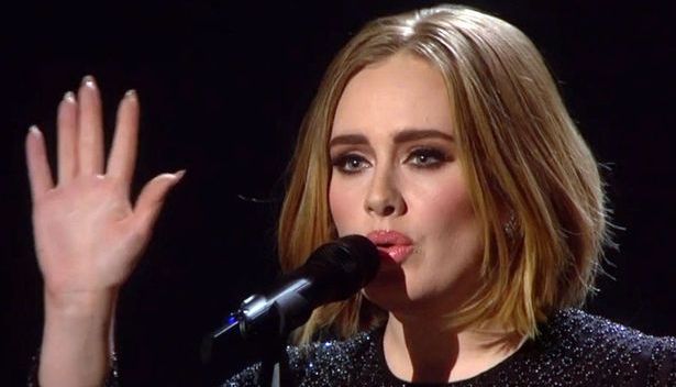 Fără machiaj, Adele este de nerecunoscut (FOTO) 1 adelemachiaj.jpg