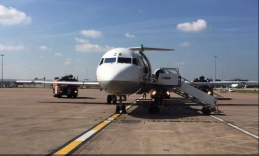 Incident cu aeronava ce aducea conducerea Manchester la Bucureşti 1 aeronava.jpg