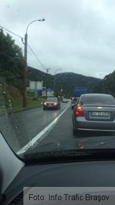 Traficul pe DN 1 Ploieşti - Braşov se desfăşoară în continuare cu dificultate! 1 aglomeratie statiuni 2_219029.jpg