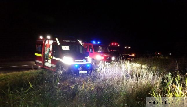 Un autocar cu 45 de copii la bord a ajuns într-un lan de porumb, pe E85 1 autocarporumb2.jpg