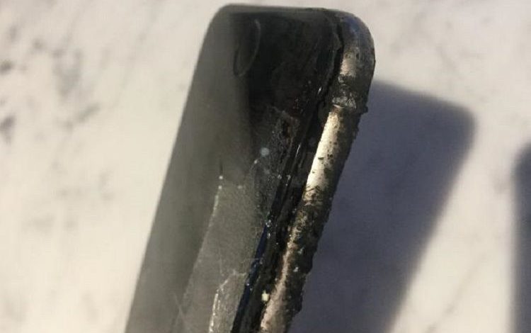 Un iPhone 6 s-a aprins în buzunarul unui biciclist 1 burned-phone.jpg