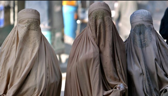 Femei musulmane, vizate de tentative de incendiere în orașul New York 1 burqa.png