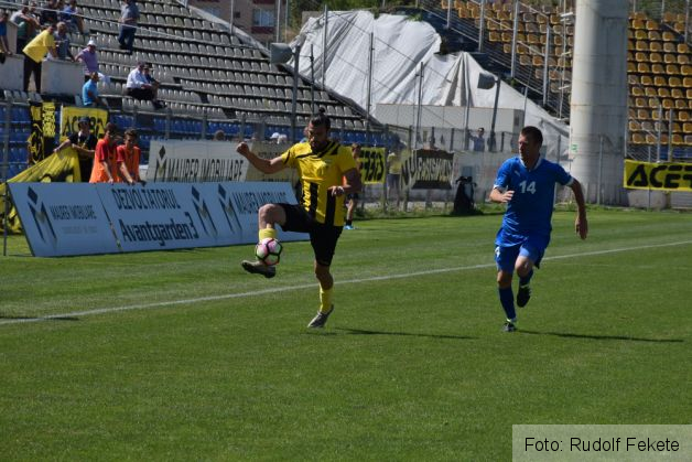 fotbalfcbrasovdunareacalarasi02_220174.JPG