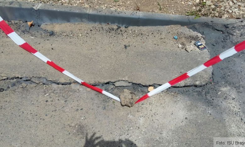 BRAŞOV. A explodat asfaltul pe B-dul Griviţei, la nr.43 1 img-20160805-wa0000.jpg