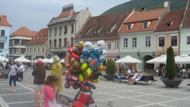 BRAŞOV. Persoanele cu dizabilităţi vă onorează în Piaţa Sfatului 4 img-2158_3.jpg