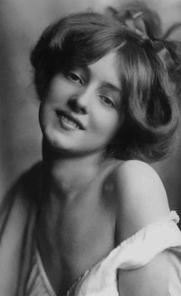 FOTO. 10 femei frumoase, vedete acum 100 de ani 1 most-beautiful-women-edwardian-era-1900s-16-578c8322894f2__7