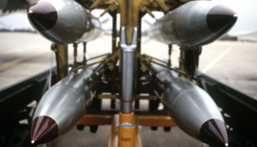 Ministrul Apărării neagă mutarea arsenalului nuclear din Turcia în România! 1 nucl.png