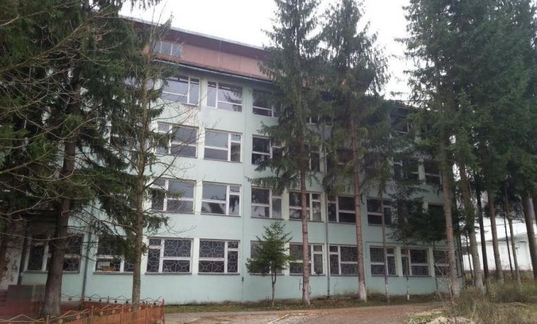 BRAŞOV. Primăria a demarat procedura de achiziţie, pentru transformarea unui fost cămin şcolar în centru pentru persoane fără adăpost 1 panselelor.jpg