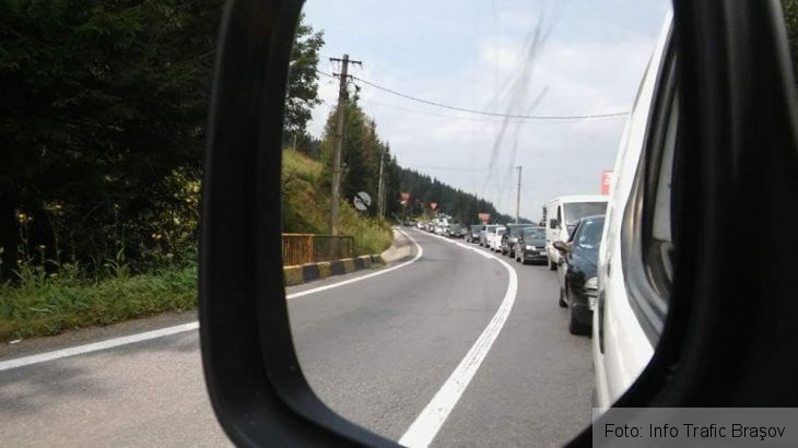 BRAŞOV. Aglomeraţie pe DN 1, spre Bucureşti! Un şofer s-a plâns că a traversat staţiunea Predeal în 45 de minute (FOTO) 1 predeal_218693.jpg