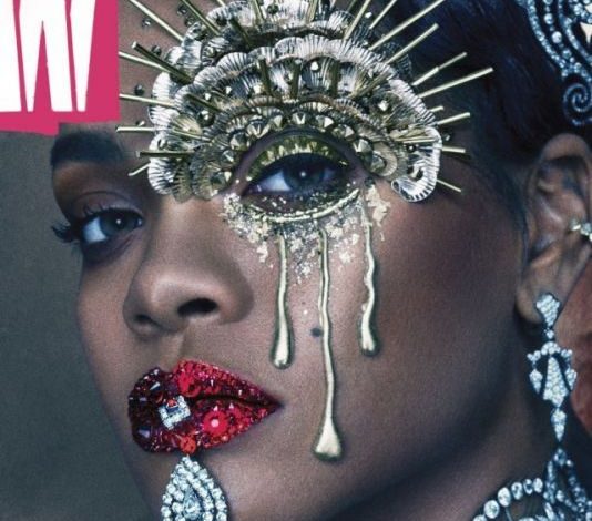 Rihanna, îmbrăcată cu o... inimă de blană (FOTO) 1 rihanna1.jpg