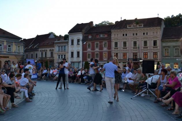 BRAŞOV. Maraton de tango în Piaţa Sfatului 1 tango1_218608.jpg