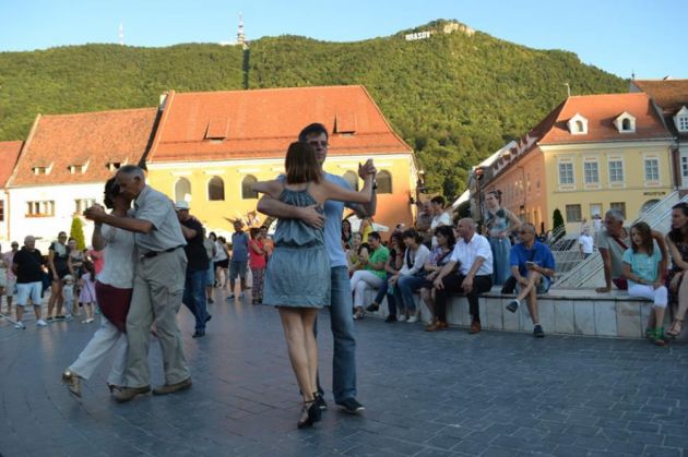 BRAȘOV. Maraton de tango în Piața Sfatului 1 tango3_218610.jpg