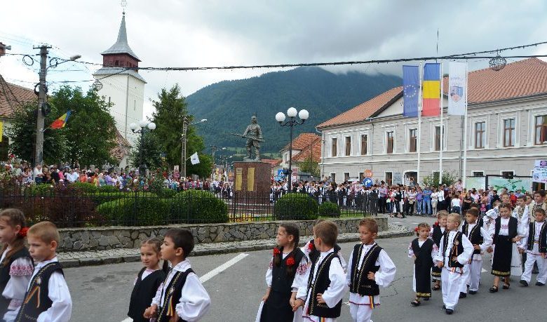 BRAȘOV. Proconsul, Bere Gratis, What’s Up la festival… folcloric 1 zarnesti.jpg