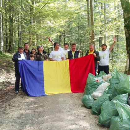 BRAȘOV. Peste 7.000 de saci cu gunoi strânși sâmbătă 1 CURATENIA_222321.jpg