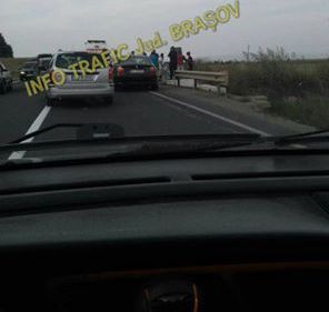 BRAȘOV. A ajuns cu autoturismul în șanț, pentru a evita o coliziune frontală 1 accidentdn1codlea_2.jpg