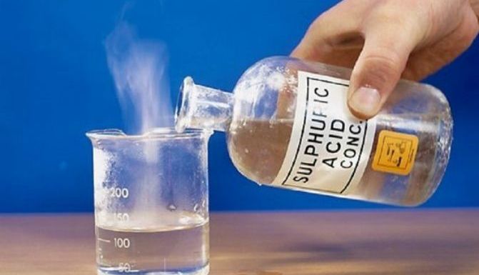 Condamnat la moarte după ce a ucis o femeie cu acid sulfuric 1 acidsulfuric.jpg