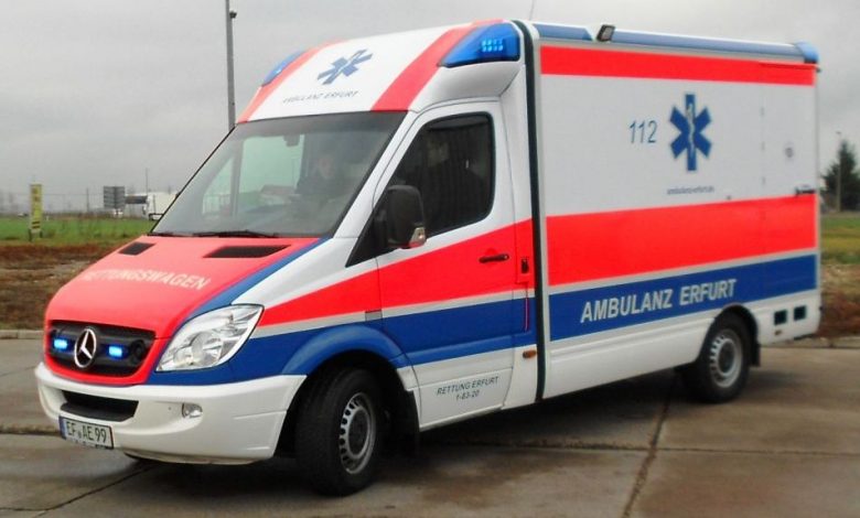 Un tânăr din România a murit după ce a căzut de la etajul unui mall din Germania 1 ambulanz.jpg