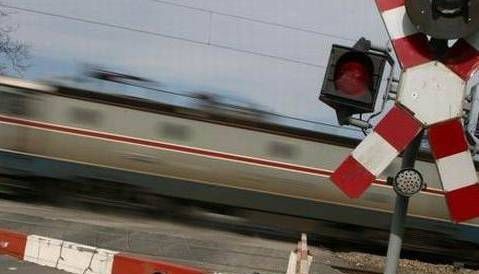 Accident teribil la o trecere la nivel cu calea ferată 1 bariera-tren.jpg