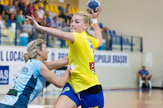 CORONA BRAȘOV. Andreea Pricopi scapă de operație. Handbalista va reveni pe teren peste două săptămâni 1 corona 2_222355.jpg