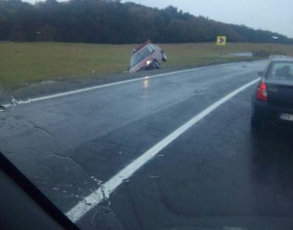 BRAŞOV. Accident cu patru victime la intrarea în Vlădeni 1 dacia_2.jpg