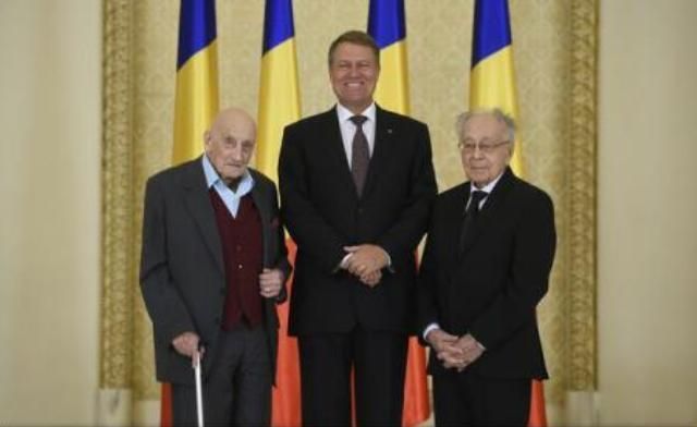 Neagu Djuvara şi Mihail Şora au fost decoraţi de preşedintele Iohannis 1 decorati.jpeg