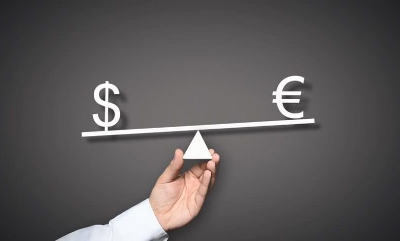 Moneda europeană și dolarul american își continuă evoluția ascendentă 1 eurosidolarulamerican5.jpg