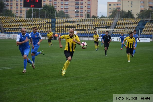 fotbalfcbrasovbalotestiseptembrie06_222093.JPG