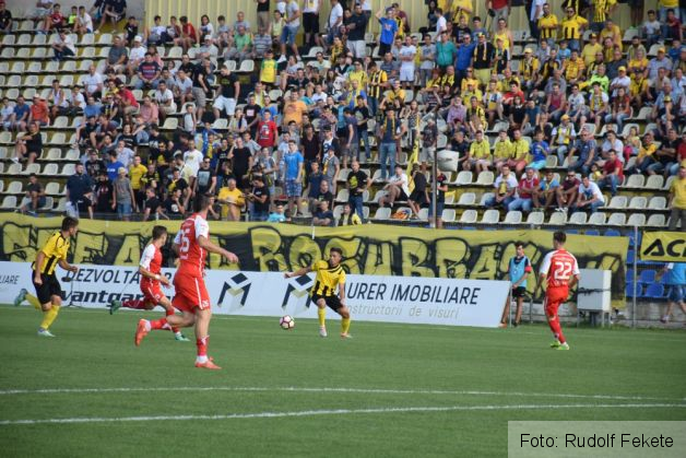 fotbalfcbrasovutaarad03_221164.JPG