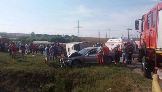 PLAN ROŞU de intervenţie. 8 persoane transportate la spital după ce s-a răsturnat un microbuz 1 galati_2.jpg